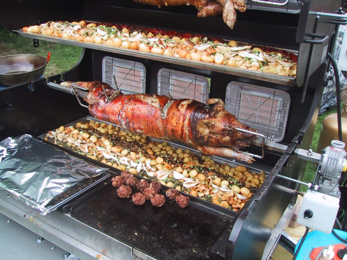 Tourne broche Prestige sur remorque Combiné barbecue et