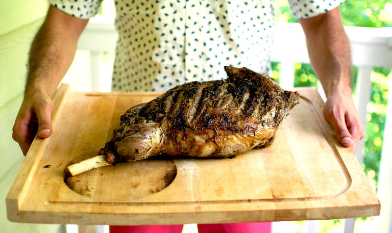 La recette du gigot d’agneau de Pâques au tourne broche - Mobigrill