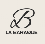 Logo du restaurant La Baraque à Urbalacone, établissement corse spécialisé dans le veau nustrale et le cochon à la broche, avec la lettre stylisée “B” en noir sur fond beige
